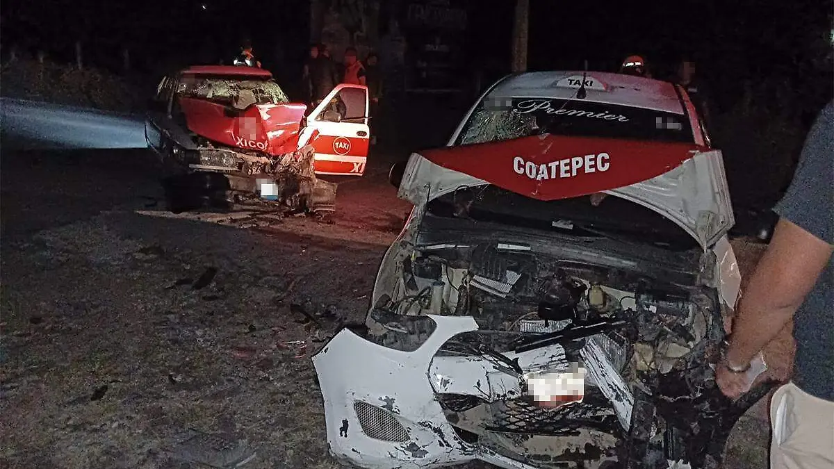 Accidente de taxistas deja lesionados